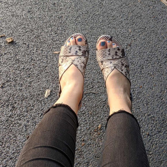 Low heel sandals - Picture 2 of 5